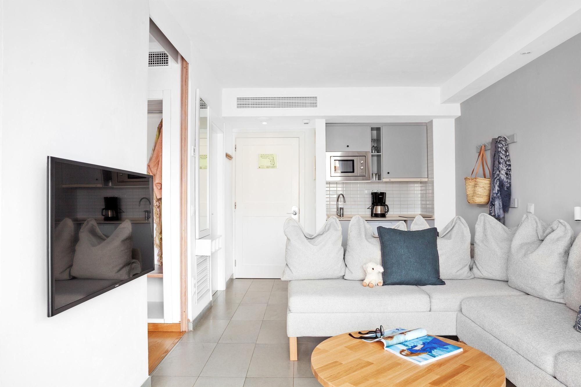Hipotels Apartamentos Cala Bona Hotel 4*