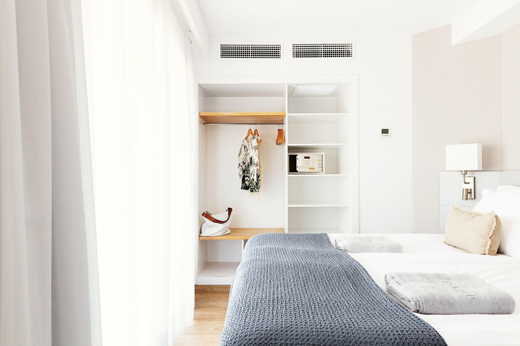 Hipotels Apartamentos Cala Bona Hotel 4*