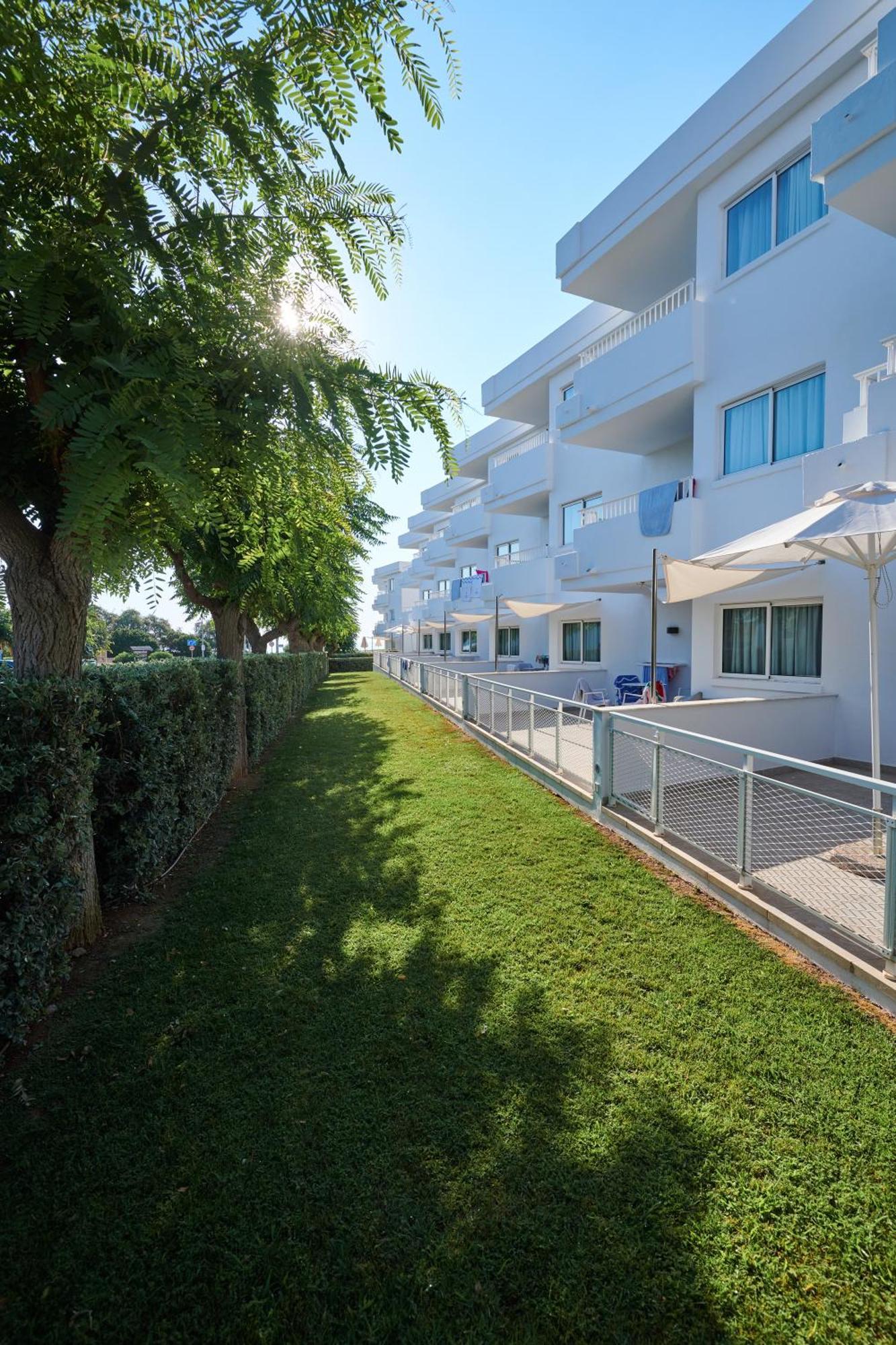 Hotel Hipotels Apartamentos Cala Bona 4*